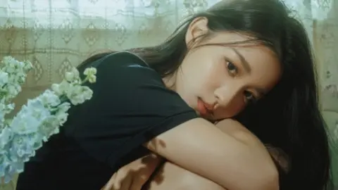 男子将邻居手机号写满公厕